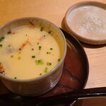 鮨 さかい - ⑦帆立貝柱(北海道野付産)&桜蝦(静岡県駿河湾産)&真鯛切り身(福岡県糸島産)
      産卵は春~初夏、旬は晩秋~初夏、飴色で透明感がありプリプリ、圧倒的な旨みがあります
      桜蝦&マダイも良いが、帆立貝柱が主役