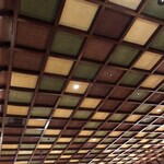 万平ホテル メインダイニングルーム - 天井はなるべく昔の通りに修復されたそうです
