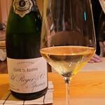 鮨 さかい - お酒①ポル・ロジェ・キュヴェ・ド・レゼルヴ・ヴィノテーク・ブリュット2002《創業175年記念リリース》(シャンパーニュ、フランス)
      葡萄品種:シャルドネ、ピノ・ノワール、ピノ・ムニエ