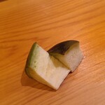 鮨 さかい - ⑬水茄子(大阪府泉大津産)
      瑞々しくスッキリと爽やかな味わい
      ほのかな甘みも良いですね♪