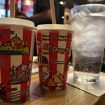 TGI FRIDAYS - 私たちはもう水で十分ですわ。