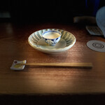 酒肆 一村 - 御通しの新玉葱擦り流し