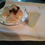 奈良ホテル - ミックスサンドイッチとフレッシュレモンスカッシュ