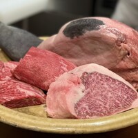 日本焼肉はせ川 表参道店 - 黒毛和牛タン、極上ハラミ、松阪牛とうがらし、雪降り和牛友三角