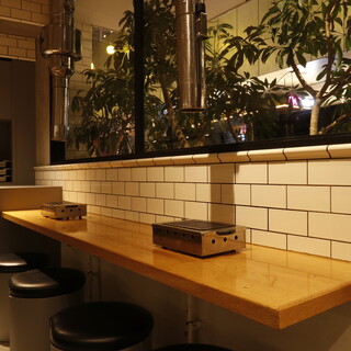 気軽に立ち寄りやすいカウンター席｡静かに過ごしたい方や短時間の利用にもおすすめ◎