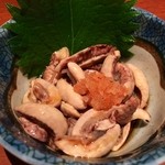 蒲焼 うなよし - お通しは肝を茹でた一品。ポン酢と紅葉おろしでいただきます。