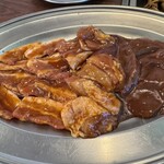 焼肉天国赤坂 - カルビ　鶏肉　レバー