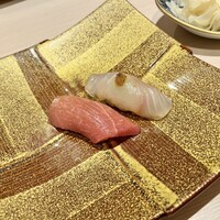 鮨 華 - 天然本鮪の中トロ、ひらめの昆布締め
