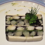 銀座 レカン - イカスミを使うことで色合いとコクが。