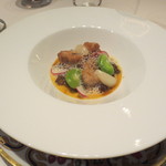 銀座 レカン - 二皿目の前菜。自分はリ・ド・ヴォーのムニエル。ヴァンジョーヌの香るモリーユ茸のソース。