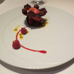 銀座 レカン - シェフによるデザート、フランボワーズとショコラのコンポジション。