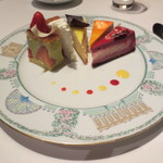 銀座 レカン - さらにパティシエによるワゴンデゼールからも。