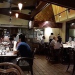 ハングリータイガー - 日曜夕方の和やかなダイニング風景。