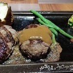 ハングリータイガー - オリジナルハンバーグ（左はソースなし塩・胡椒で）