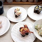 はま寿司 - 巻寿司の桜えび、生しらす、かにマヨ