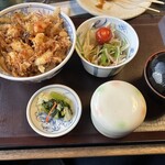 万さく - 料理写真:イカとエビのかき揚げ丼