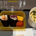 ほんのり屋×marukome - 料理写真:朝のおむすびセット:600円、味噌汁:180円