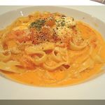 パステリアサポーレ - モッツァレラチーズとフレッシュトマト、バジルのカプレーゼ風トマトクリームソース　フェットチーネ￥1100