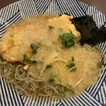 越前蕎麦 見吉屋 - 大根おろしの入った出汁をザッバーーーっと。お蕎麦自体も美味しいのですが、大根おろし出汁にレモン汁を絞って加えた方がうまーい。さっぱりしていて、味、風味と最高です。