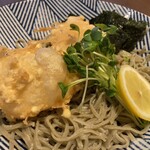 越前蕎麦 見吉屋 - Instagramでの投稿をみた際、鶏天かと勝手に思いこんでいましたが、実は揚げ餅でした。