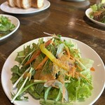 トラットリア ラ・カンパァーナ - ランチセットのサラダ。ドレッシング美味しい