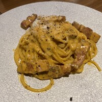 洋食ビストロ 一方美人 - まさしく大人のカルボナーラ