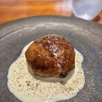 馳走西健一 - 花鯛、玉ねぎ、大葉パイ包み　胡椒とクリームソース