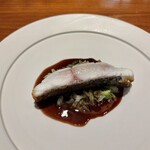 馳走西健一 - 石鯛、春キャベツ、赤ワインベースのソース