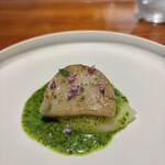 馳走西健一 - たいらがいソテー、きたあかりピューレ、パセリバターソース、木の芽
      