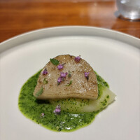 馳走西健一 - たいらがいソテー、きたあかりピューレ、パセリバターソース、木の芽
                    