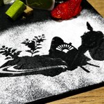 伊藤久右衛門  JR宇治駅前店 - 粉糖で源氏物語を演出