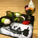 伊藤久右衛門  JR宇治駅前店 - 源氏物語抹茶スイーツプレート（ドリンク付1,990円）