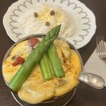 トマト - 和牛ビーフジャワカレー ¥2900（＋季節の野菜、チーズ）