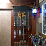 Kyoudo Shutei Ganso Robata - 「郷土酒亭 炉ばた」と掲げられた扉。ここを開けて、左手へ