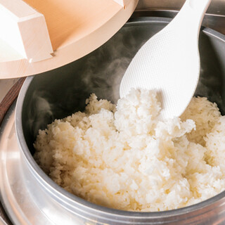 名わき役！牛たんの味と食感を引き立てる、ふっくら羽釜ごはん