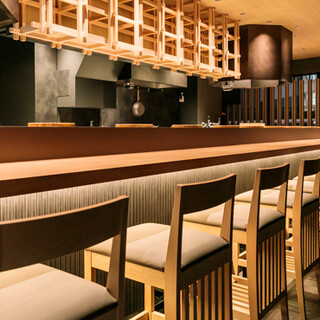 各線よりアクセス抜群♪臨場感たっぷりのラグジュアリーな空間