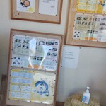 たぬき庵 - 入口にメニュー案内