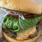 New York Kitchen ARAI  - クラシックバーガーのアップ