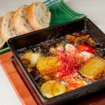 鳥弧 - 鶏のアヒージョバケット添え