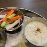 Balle Balle - 野菜スティックとライタ