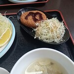台湾料理 福祥居 - ランチの揚げ物とスープ