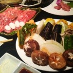 京都牛焼肉 すみれ家 - お肉とお野菜