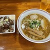 相澤屋 - 料理写真:豚骨醤油ら〜麺　トッピング煮玉子　ミニチャーシュー丼