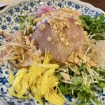 口福菜 亀吉 - 鮮魚の中華刺身 かき油と紹興酒のソース（1700円）