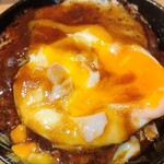 ステーキ&グリル ロマン亭 - 目玉焼きをつぶしてみました。