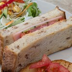 珈水亭 - ライ麦サンド♪