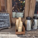 ビストロ カリテプリ - 表に無料のコーヒーが有りました