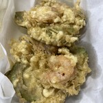 ゆでた亭うどん太郎 - 持ち帰りのむきエビとアボカドの天ぷら