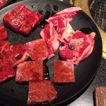 焼肉食べ放題 感激どんどん - 霜降り焼肉と中落ちカルビと牛ロース