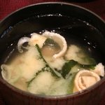 ぬる燗佐藤 - 海老と穴子 天丼 900円 の味噌汁